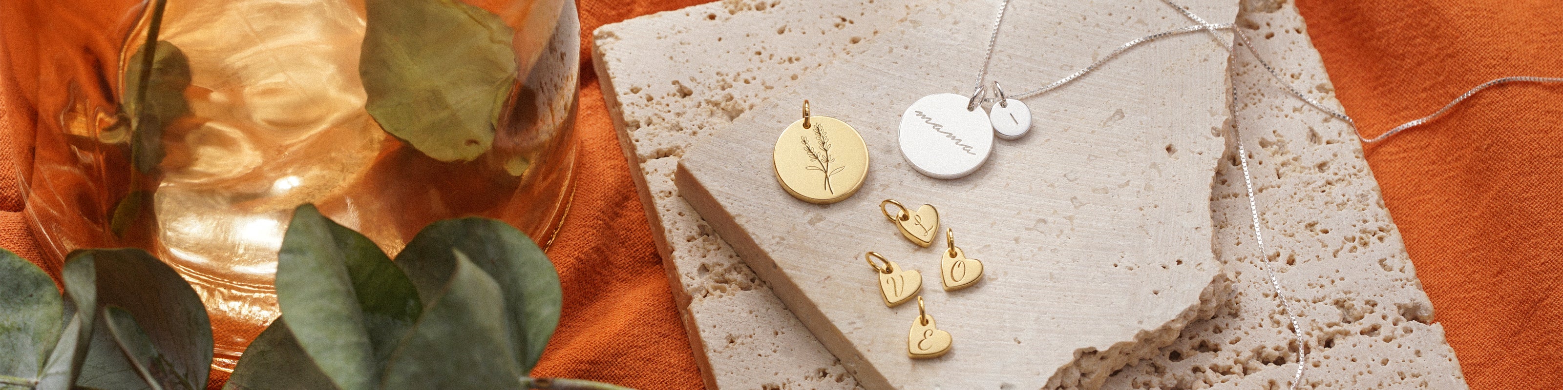 Personalized Necklace, Mother of the Bride Jewelry, Personalized Gift, Mother Daughter Necklace, Disc pendant, Birth Flower Necklace, Birth Gift, Graduation Gift, Christmas Gift, Valentine Gift, New Mom Gift, Minimalist Jewelry, Gift For Her, Lynn