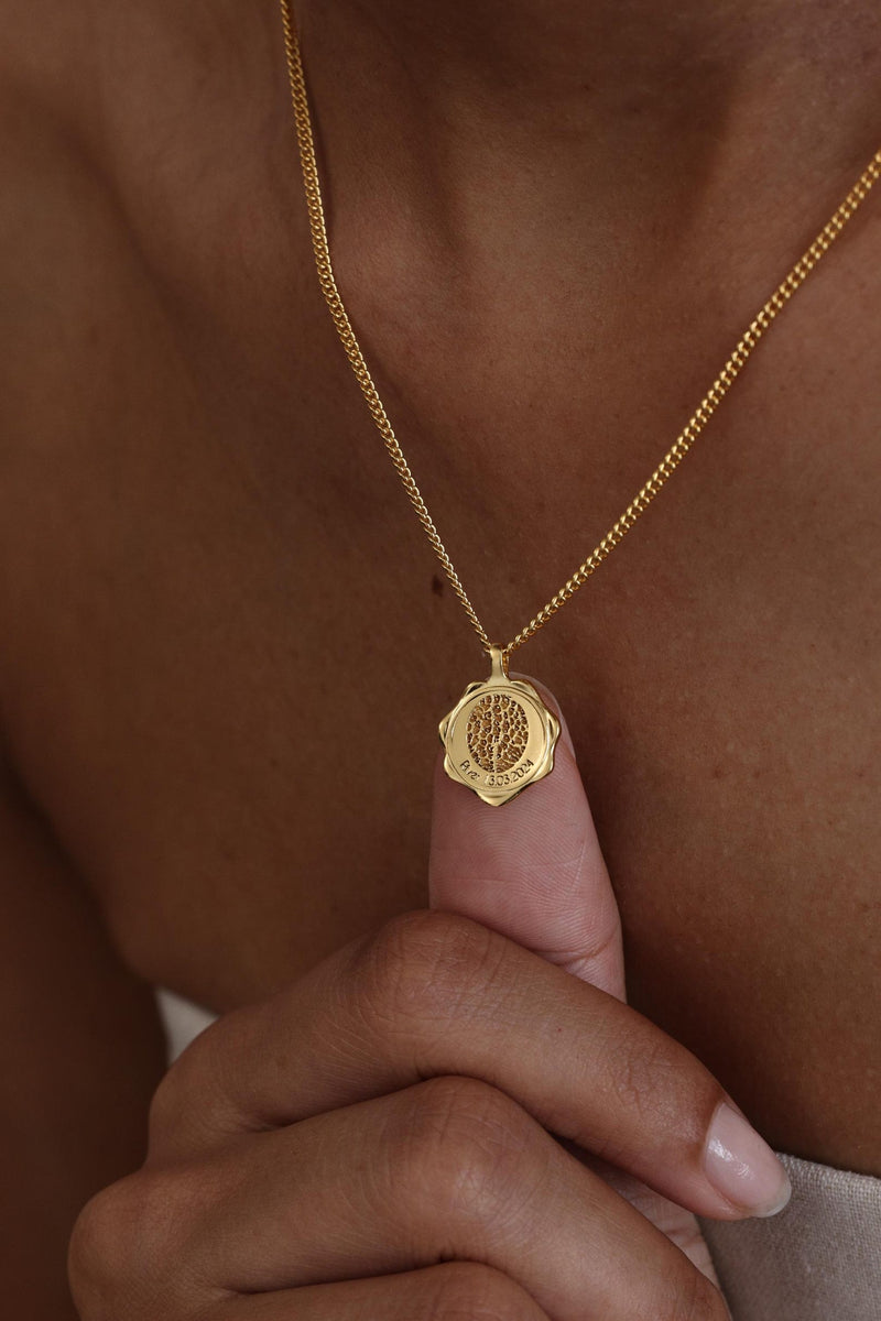 Retro Necklace With Detailed Nose Print