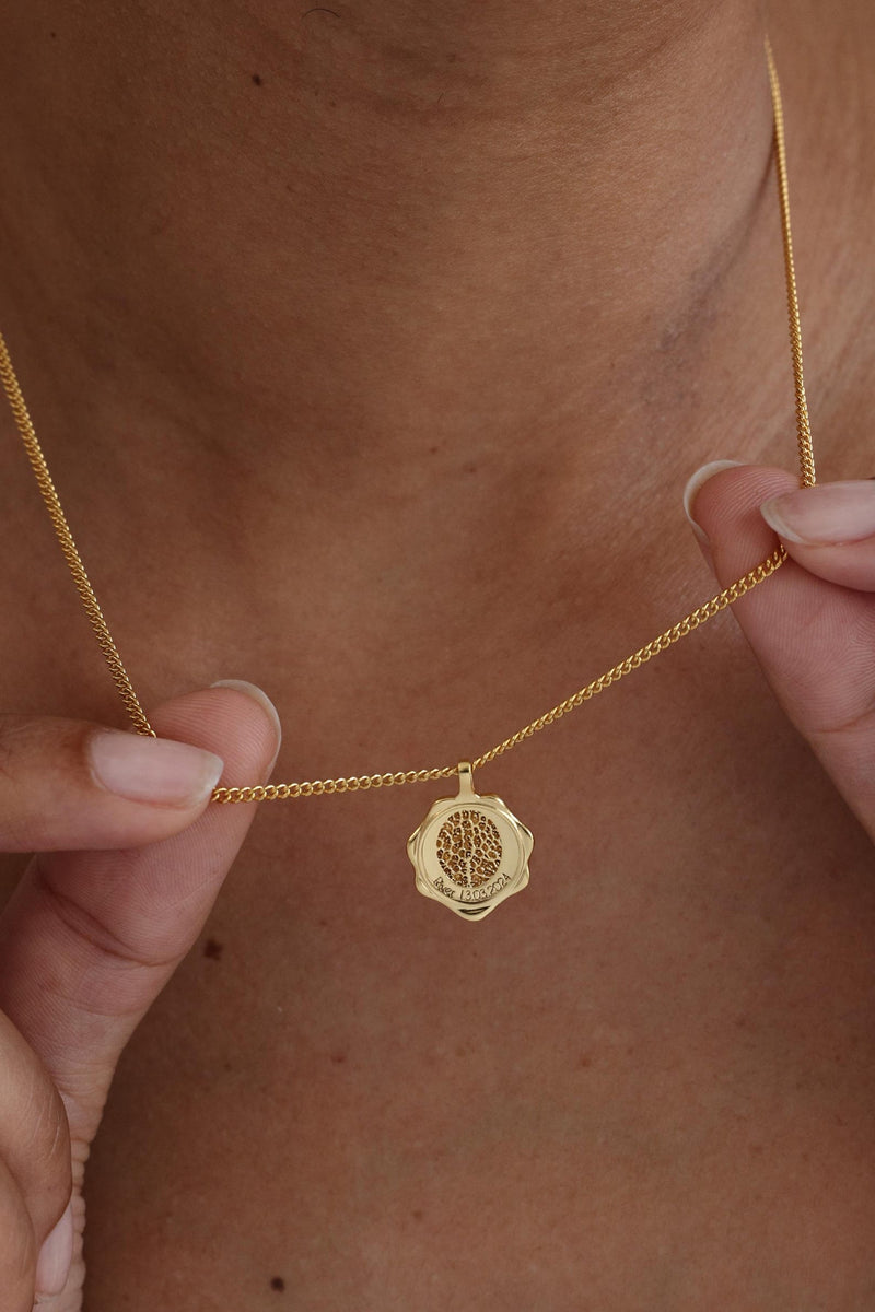 Retro Necklace With Detailed Nose Print
