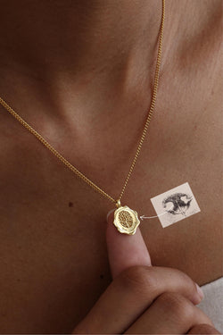 Retro Necklace With Detailed Nose Print
