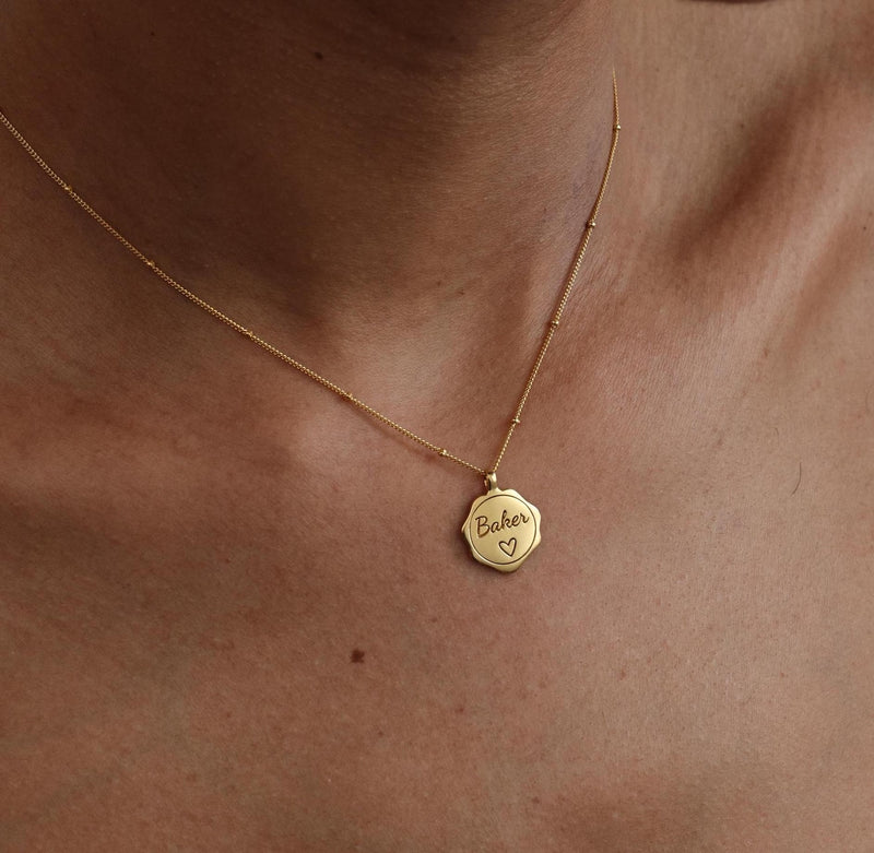 Retro Necklace With Detailed Nose Print